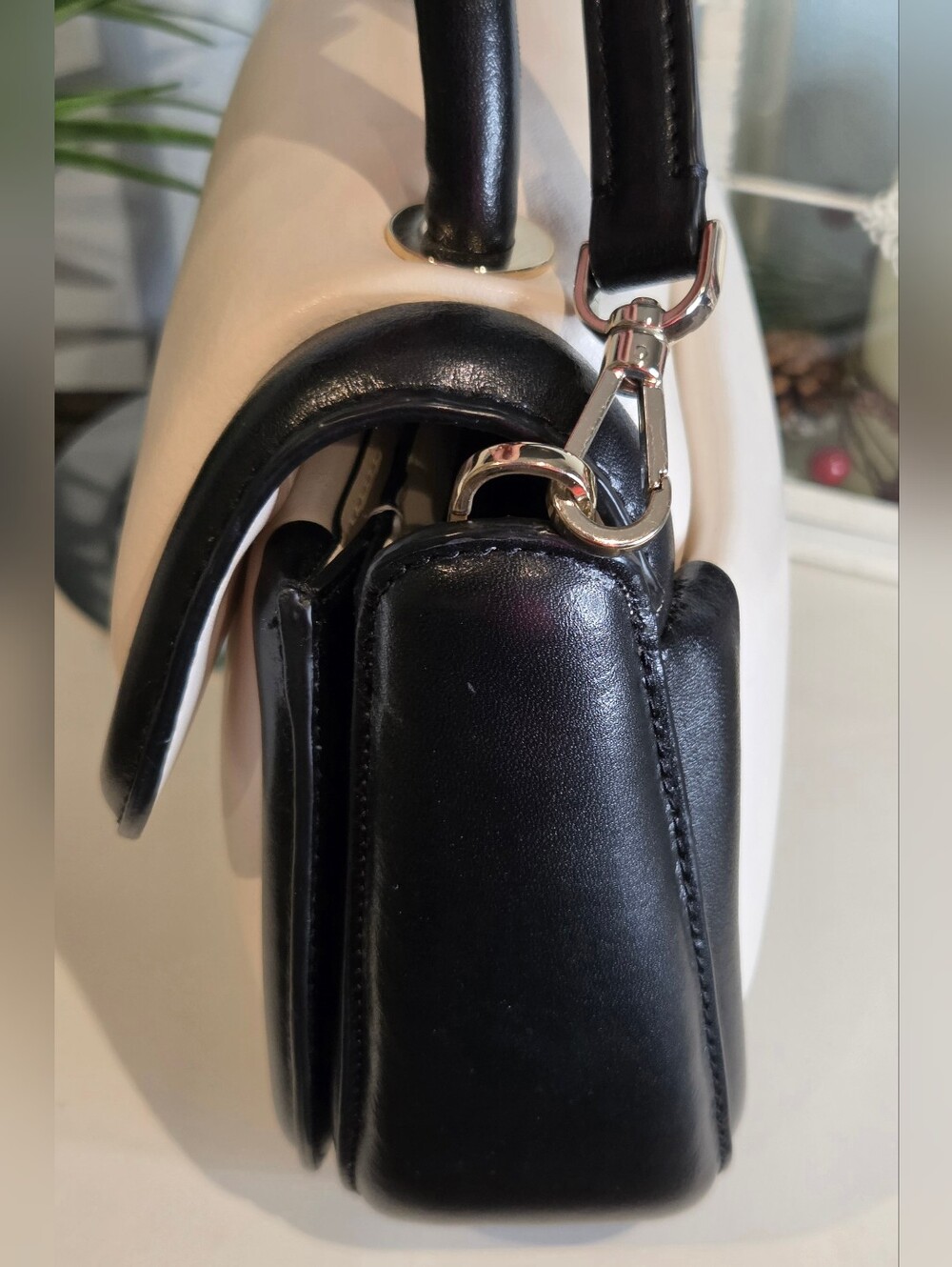 Kate Spade Black/Cream Puffy Leather Top Handle Crossbody Bag Like New EUC - Picture 4 of 15